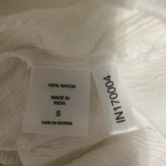 White off the shoulder Pom Pom sleeve boho Top - Picture 5 of 5